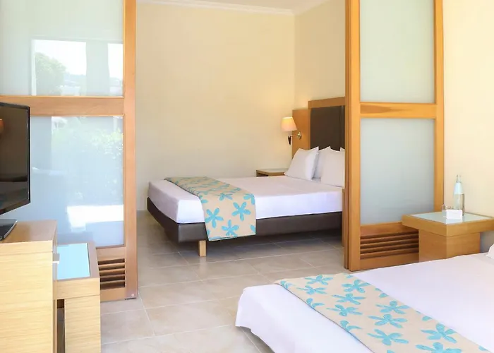 Sol Cosmopolitan Rhodes 4* 익시아