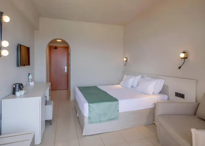 Sol Cosmopolitan Rhodes إكْسِيا