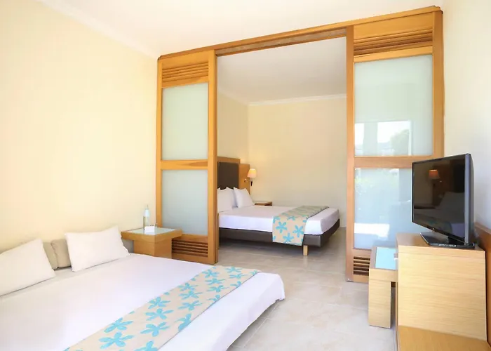 Sol Cosmopolitan Rhodes فندق إكْسِيا